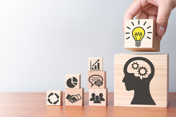 带娃心累养儿不易的朋友圈感慨说说(40句)